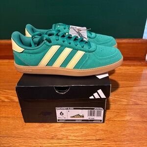 adidas Breaknet Women's Sneakers Size 6 Green and Yellow Brand New In Box